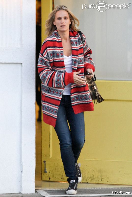 Molly Sims n'était pas dans sa meilleure forme lorsqu'elle a été photographiée à Los Angeles, le 22 novembre 2011.