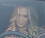 Molly Sims arbore son nouvel accessoire fétiche : son alliance. Los Angeles, le 22 novembre 2011.