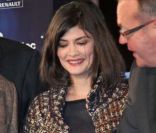  Audrey Tautou illumine les Champs-Élysées, le 23 novembre 2011, avec le maire de Paris Bertrand Delanoë et Jean-Noel Reinhardt. 