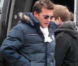 Benjamin Castaldi, sa future femme Vanessa et leurs invités à l'arrivée à l'aéroport de Copenhague le mercredi 23 novembre 2011