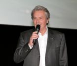 Alain Delon dans la salle du Pathé de Boulogne-Billancourt, le vendredi 25 novembre 2011.