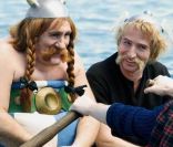Gérard Depardieu et Edouard Baer dans Astérix et Obélix : Au service de sa Majesté.