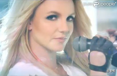 Britney Spears dans le clip I wanna go.