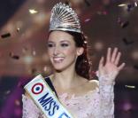Delphine Wespiser lors de son sacre de Miss France 2012 en décembre 2011 à Brest
