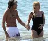 Steven Tyler et Erin Bradi à Maui, Hawaï, mi-novembre 2011.