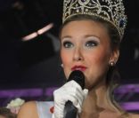 Christelle Roca, Miss Prestige National 2012, lors de son discours de remerciements, le dimanche 4 décembre 2011 à Divonne-les-Bains, lors de son sacre.