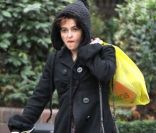 La surprenante Helena Bonham Carter à Londres le 4 décembre 2011