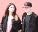 Justin Bieber et sa chérie Selena Gomez à l'aéroport de Mexico le 6 décembre 2011