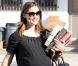 Jennifer Garner, enceinte, fait son shopping de Noël et gâte les siens