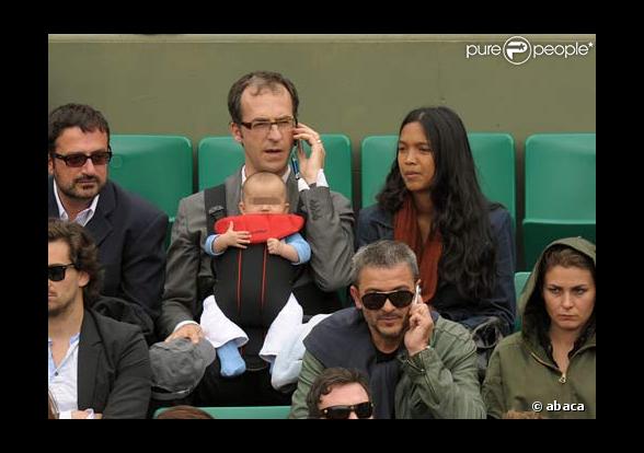 Emmanuel de Brantes à Roland Garros avec femme et enfant