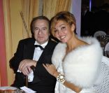Paul-Loup Sulitzer et Indra lors de la 35ème édition des Best Awards à Paris le 11 décembre 2011