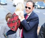 Claudia Schiffer et sa belle famille lors d\'un brunch à Londres le 18 décembre 2011