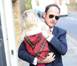 Claudia Schiffer et sa belle famille lors d\'un brunch à Londres le 18 décembre 2011