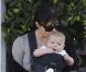 Selma Blair avec son adorable Arthur : une maman kangourou qui a du chien !