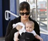 Selma Blair : une vraie maman poule avec son petit Arthur dans les rues de Los Angeles le 10 décembre 2011