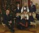 Les royaux norvégiens prenaient la pose pour la traditionnelle séance photo de Noël dans le Salon rouge du palais royal, à Oslo, le 19 décembre 2011. La reine Sonja a lu un conte de fées.