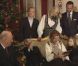 L'ado Marius et le prince Sverre Magnus semblent ailleurs... La famille royale de Norvège prenait la pose pour la traditionnelle séance photo de Noël dans le Salon rouge du palais royal, à Oslo, le 19 décembre 2011. La reine Sonja a lu un conte de fées.