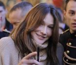 Première apparition de Carlita lors du Noël de l\'Elysée, avec son époux, le 14 décembre 2011.<br />