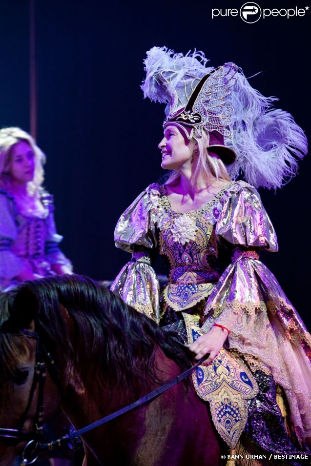 Estelle Lefébure lors du 50e Gala de l'Union des Artistes le 21 novembre 2011 au cirque Alexis Grüss