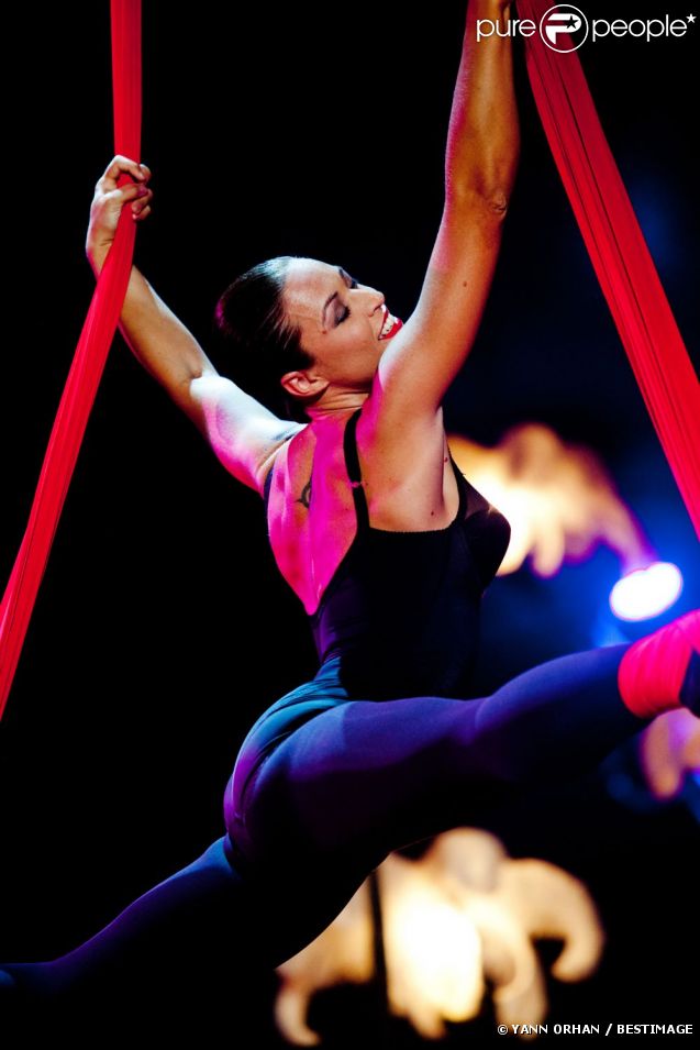 Natasha St-Pier lors du 50e Gala de l'Union des Artistes le 21 novembre 2011 au cirque Alexis Grüss