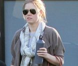 Quand elle n\'est pas avec sa fille, Amy Adams s\'occupe de son amoureux. Ici, en pleine balade à Los Angeles. Décembre 2011