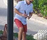 A peine arrivé au Mexique, Cash Warren profite déjà des jours des vacances.  Le 27 décembre 2011