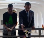 Barack Obama en visite à Pearl Harbour avec son épouse Michelle Obama le 29 décembre 2011