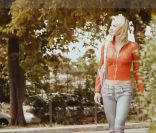  Sarah Marshall rayonnante dans le clip  Femme  de Billy Obam. 
 Billy Obam accorde une place particulière aux femmes sur son album  Avenue Raphaël . Avec le clip  Femme  (octobre 2011), dans lequel apparaît Sarah Marshall, il les met également à l'honneur. 