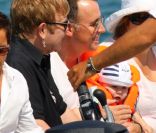 Elton John, David Furnish et leur fils Zachary à Saint Tropez en août 2011 