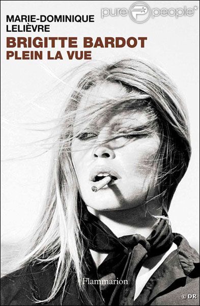 Couverture de Brigitte Bardot, Plein la vue, signée par Marie-Dominique Lelièvre