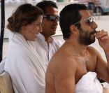 Mischa Barton, toujours accompagnée de son mystérieux ami, s'éclate sur la plage à Miami le 2 janvier 2012