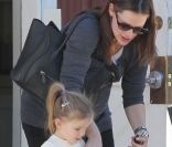 Jennifer Garner et sa fille Seraphina, le 4 janvier 2012 à Los Angeles