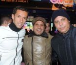 Néné, Kouki, physionomiste de l'établissement et Ronaldo au Queen le lundi 9 janvier 2012 à Paris
