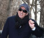 Richard Anconina arrive au Studio Gabriel pour l'enregistrement de  Vivement Dimanche , à Paris, le 11 janvier 2011.