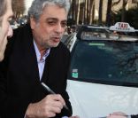 Enrico Macias arrive au Studio Gabriel pour l'enregistrement de  Vivement Dimanche , à Paris, le 11 janvier 2011.