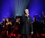 Julien Clerc en concert symphonique au Palais des Congrès de Paris, le 13 janvier 2012.