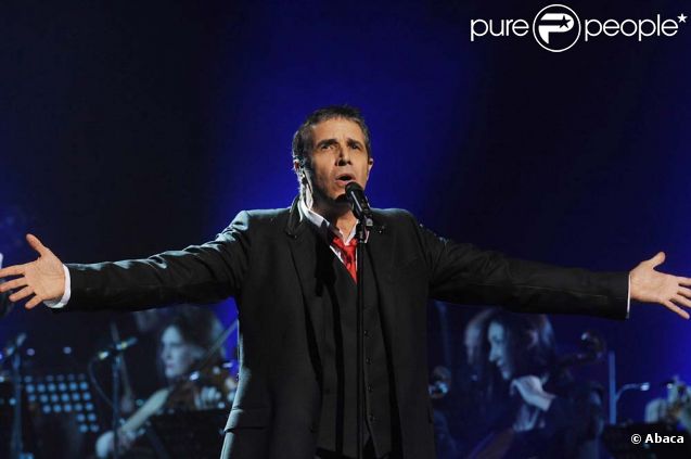Julien Clerc en concert symphonique au Palais des Congrès de Paris, le 13 janvier 2012.