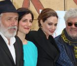 Rade Serbedzija, Zana Marjanovic, Angelina Jolie et Pedro Almodovar à la cinémathèque américaine de Los Angeles, le 14 janvier 2012.