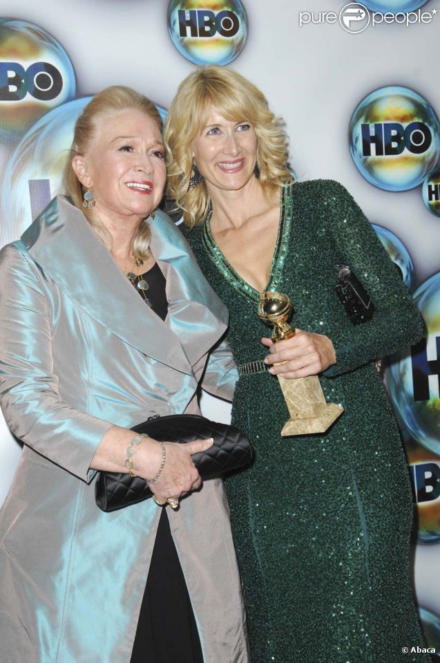 Laura Dern et sa mère Diane Ladd à la cérémonie des Golden Globes, à Los Angeles, le 15 janvier 2012.