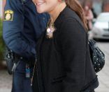 La princesse Victoria de Suède s\'est déplacée au centre pédiatrique Astrid Lindgren de l\'hôpital universitaire Karolinska, à Solna, le 19 janvier 2012. A moins de deux mois d\'accoucher de son premier enfant.