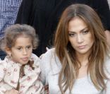 Jennifer Lopez et sa fille Emme le 22 août 2011 à Los Angeles