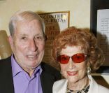 Rosy Varte et son mari Pierre Badel, à Paris, le 12 septembre 2007.