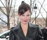 L'actrice et mannequin Delphine Chaneac arrive au défilé Atelier Versace à l'École nationale des beaux-arts de Paris, le 23 janvier 2012.