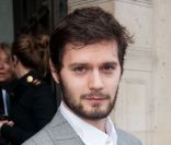 Hugo Becker au défilé Atelier Versace à l'École Nationale des Beaux-Arts de Paris, le 23 janvier 2012.