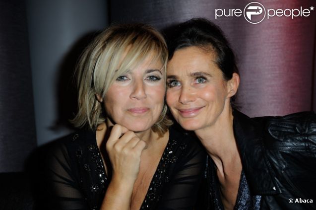 Natacha Amal et Marie-Sophie L. durant la présentation de la première ligne de bagages de Christophe Guillarmé à l'Hôtel Renaissance Paris Arc de Triomphe le 22 janvier 2012 
