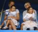 Charlene Riva et Myla Rose, les deux jumelles de Roger Federer le 26 janvier 2012 à Melbourne lors de sa demi-finale perdue face à Rafael Nadal lors de l'Open d'Australie