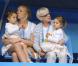 Charlene Riva et Myla Rose, les deux jumelles de Roger Federer le 26 janvier 2012 à Melbourne lors de sa demi-finale perdue face à Rafael Nadal lors de l'Open d'Australie