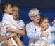 Charlene Riva et Myla Rose, les deux jumelles de Roger Federer le 26 janvier 2012 à Melbourne lors de sa demi-finale perdue face à Rafael Nadal lors de l'Open d'Australie