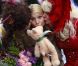 Claire Danes : Un ours en peluche, deux travestis et un défilé farfelu