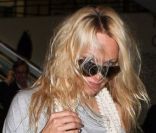 Pamela Anderson, de sexy à négligée : l'avion ne lui réussit pas